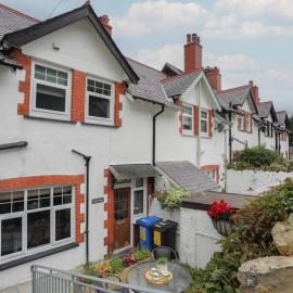 2 Cae Glas, hotel in Penmaen-mawr