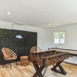 Modern Log Cabin at the beach with Hot Tub, Game Room and Fire Pit, hotel a Del Haven