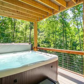 Townsend Gem: Retreat with Hot Tub & Fire Pit, hotel u gradu 'Townsend'