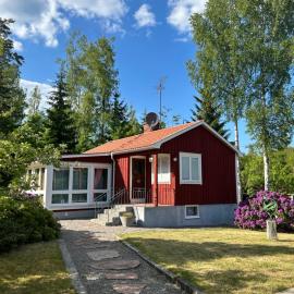 Egen stuga nära Åsnen, Tallbacken, hotel sa Urshult