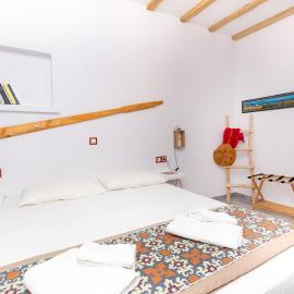 Ailouros summer hotel, Hotel in Schinoussa