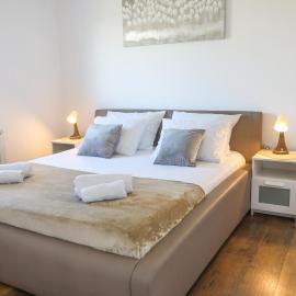 Airport Stay Apartments, hotel a Surčin