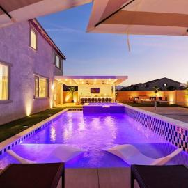 7BR Pickleball Firepit Outdoor Kitchen Game Room