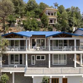 StayVista at Skylark Peaks with Outdoor Jacuzzi, hotel in Nainital