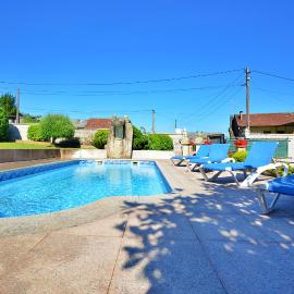 GALIHOST - Enorme casa con piscina en Vilanova de Arousa