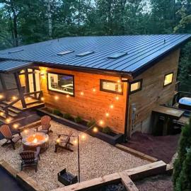 Modern Mountain Getaway with Hot Tub, Fire Pit, хотел в Sautee Nacoochee