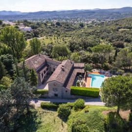 Gîtes au pied des Cévennes - Domaine Les Terres Aoyama, hotell sihtkohas Saint Julien Les Rosiers