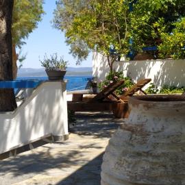 Amfithea Seaview apartment, hotel sa Trikeri