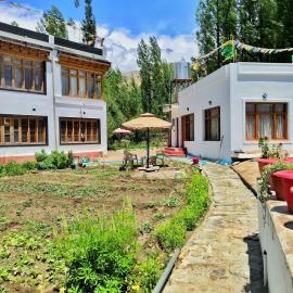 Sponbo Guest House, Leh