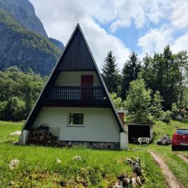 Lovely wooden cabin, hotel u gradu Log pod Mangartom
