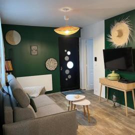 Charmante maison sur propriété, hotel a Orly