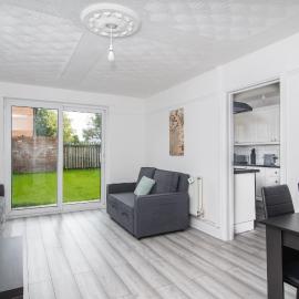 Quiet 3 bed house, pet friendly โรงแรมในKirkby