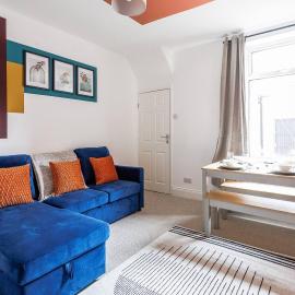 Homey 4 BR near the city, Hotel in Dunston