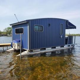 House boat on Fife Lake, хотел в Fife Lake
