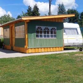 Gästehaus Kathi GyenesCamping Wohnwagen Knaus 1 Rechts, viešbutis mieste Gyenesdiás