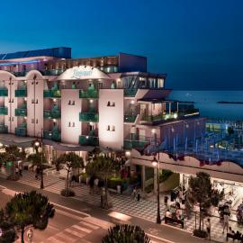 Hotel Lungomare, ξενοδοχείο σε Cesenatico