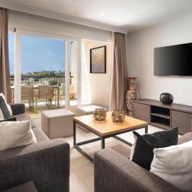 Beautiful Apartment with Stunning Sea Views, Perfect for Relaxation