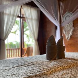 Nuna Bungalows, готель у місті Riung