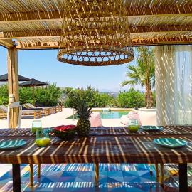 Villa Elia, hotel i Maroulás
