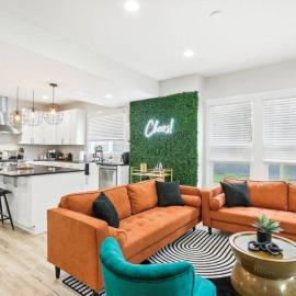 Historic Home in Brewers Hill with hot tub!