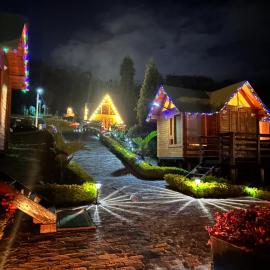 Villa Angela Glamping & Tiny Houses, hotelli kohteessa Paipa