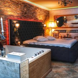Jacuzzi-Wenge Studio & Spa