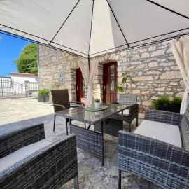 Stone House Mia, hotel in Premantura