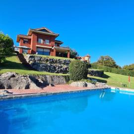 Casa con piscina en Ajo - Las Arrañadas, hotel v destinaci Bareyo