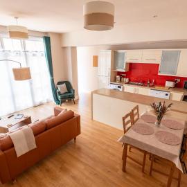 Stylish Beach Townhouse with Parking and Ferry Offer