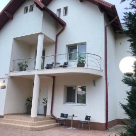 Lilu House, hotel v destinácii Câmpina