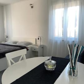 WHOLE HOUSE FOREST-yard and BBQ, private parking, hotel in Marinići