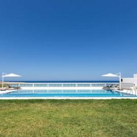 Dar Barsha: Beach front white sand and happiness, hotel in Rafrāf