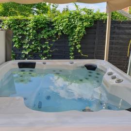 GOfoREST - 150y Old Vintage Cottage Balaton - max 6 person, hotel in Várvölgy