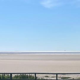 Beachside Lodge - Sleeps 6 - Pets ok - Plus Parking, готель у місті Моркем
