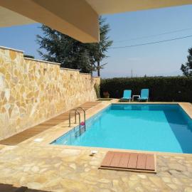 Apartment with Private Pool, хотел в Киато