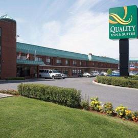 Quality Inn & Suites PE Trudeau Airport, khách sạn ở Dorval