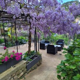 Hôtel Restaurant Les Touristes, khách sạn ở Vals-les-Bains