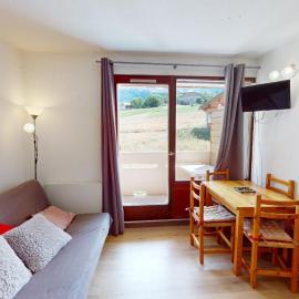 Studio 4 pers Le Sauze pied des pistes de ski, hotel a Enchastrayes