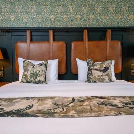 Wheatsheaf Hotel by Chef & Brewer Collection, hotel di Virginia Water