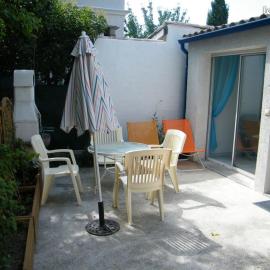Maisonnette 37 m2 Wi-Fi, PKG, Clim, хотел в Лат