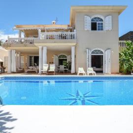 Bayside Concha House - Beachfront Oasis with Heated Pool