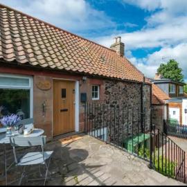 Delightful Garden Upper Cottage in Oldhamstocks East Lothian