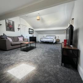 The Eaves - Victorian second floor, open plan apartment, ξενοδοχείο στο Southport