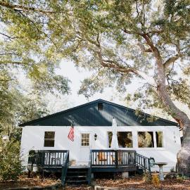 Cottage by the Sea: Pagnotto Shellback House
