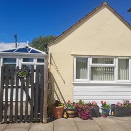 Little Orchard Apartment, hotel in Yate