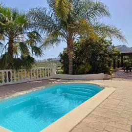 Encantador Cortijo con Piscina Privada y Vista al Mar