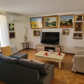 Maison T4, campagne Provençale calme, tout confort, Hotel in Lambesc