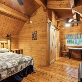 Lost Horse Lodge King Cabin10、Darbyのホテル