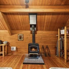 Lost Horse Lodge Double Queen Cabin 20、Darbyのホテル