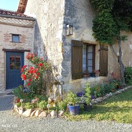 Studio cosy en pleine nature dans maison en pierre avec piscine et wifi